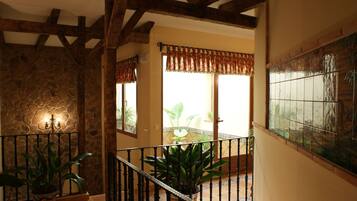 Ferienhaus, 6 Schlafzimmer, eigener Pool | Wohnbereich | Kamin