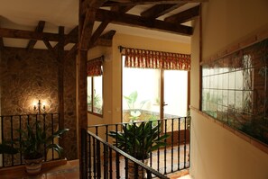 Ferienhaus, 6 Schlafzimmer, eigener Pool | Wohnbereich | Kamin