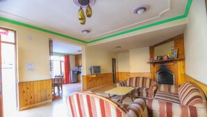 Deluxe Room | Living room - V Resorts New Kalinga Cottage Manali (Manali)