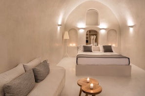 2 bedrooms, in-room safe, laptop workspace, iron/ironing board - Villa Dusk and Dawn in Fira (Santorini)