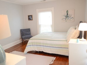 4 chambres, fer et planche à repasser, lit de bébé portatif, Wi-Fi