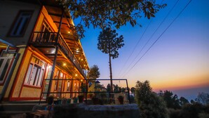 Property grounds - V Resorts Ginseng Kaafal Cottage (Ranikhet)