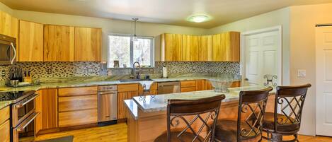 Fridge, microwave, stovetop, dishwasher