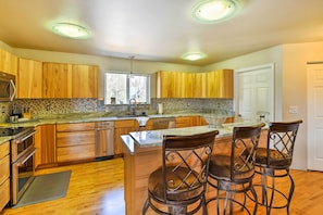 Fridge, microwave, stovetop, dishwasher