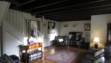 Saddlery Cottage 2 Bedrooms | Individually decorated, individually furnished, iron/ironing board