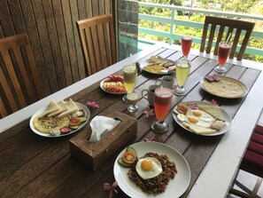 Daily continental breakfast for a fee - Villa Suari I (Padangbai)