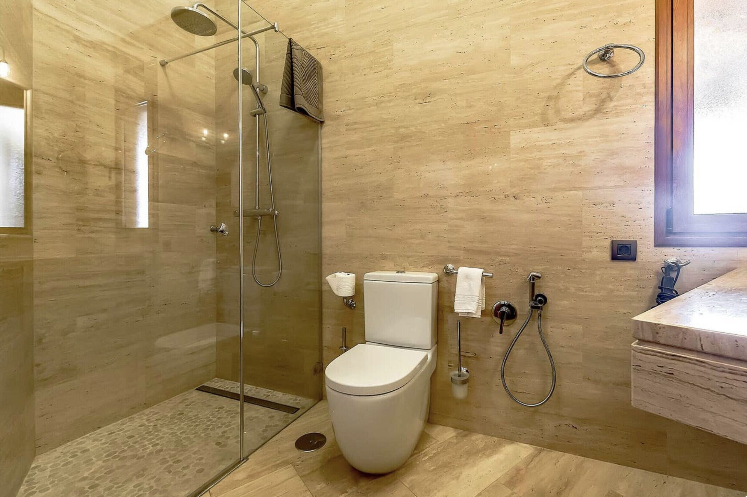 Doccia, asciugacapelli, asciugamani