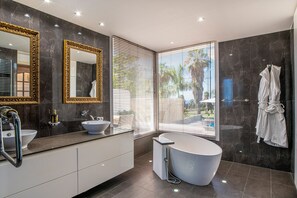 Bathtub, hair dryer, towels - Villa Alisio Golf (Adeje)