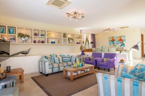 TV, fireplace, stereo