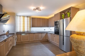 Køleskab, mikrobølgeovn, ovn, opvaskemaskine