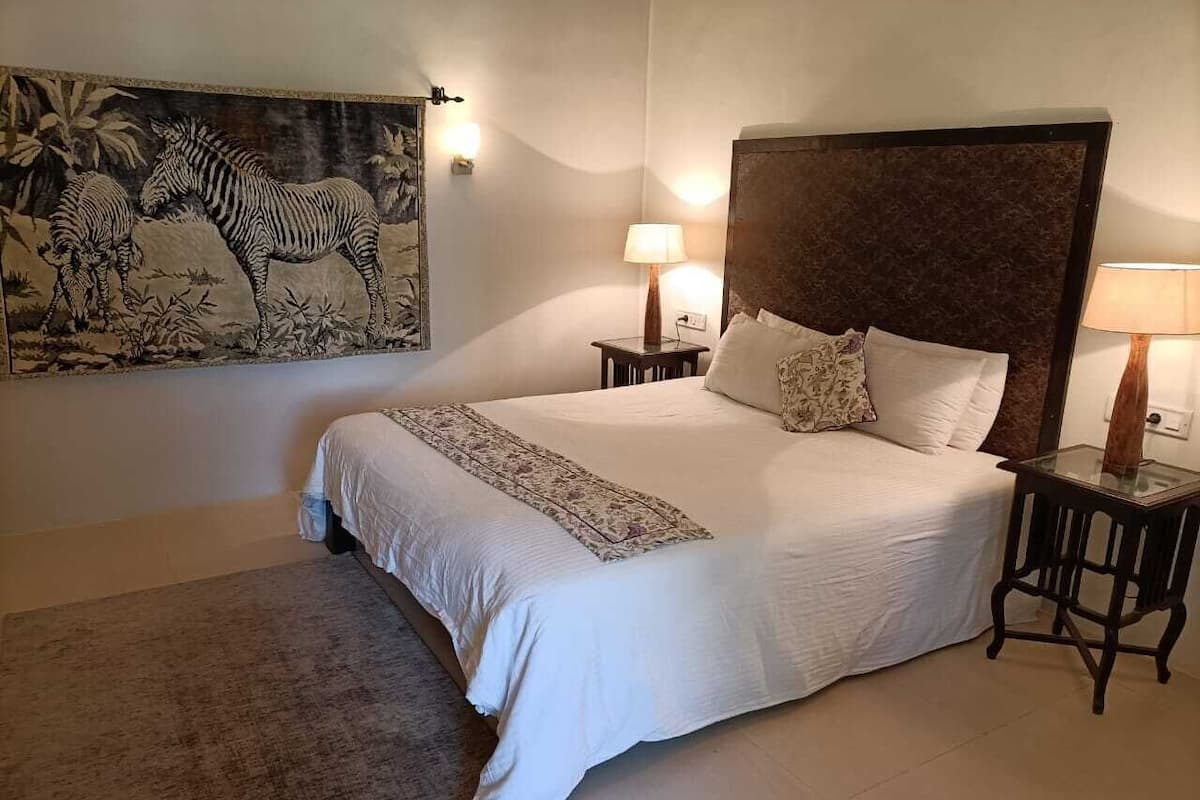 Suite, 1 King-Bett, Nichtraucher | Schreibtisch, Zustellbetten, Bettwäsche