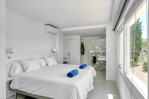 3 bedrooms, in-room safe, iron/ironing board, WiFi