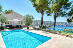 Indoor pool - 3 bedroom Villa with private pool overlooking the harbor & Sea of Puerto Soller (Puerto Soller)