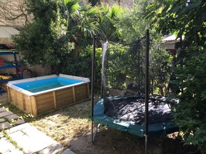 Outdoor spa tub - House with garden in the city center (Marseille)