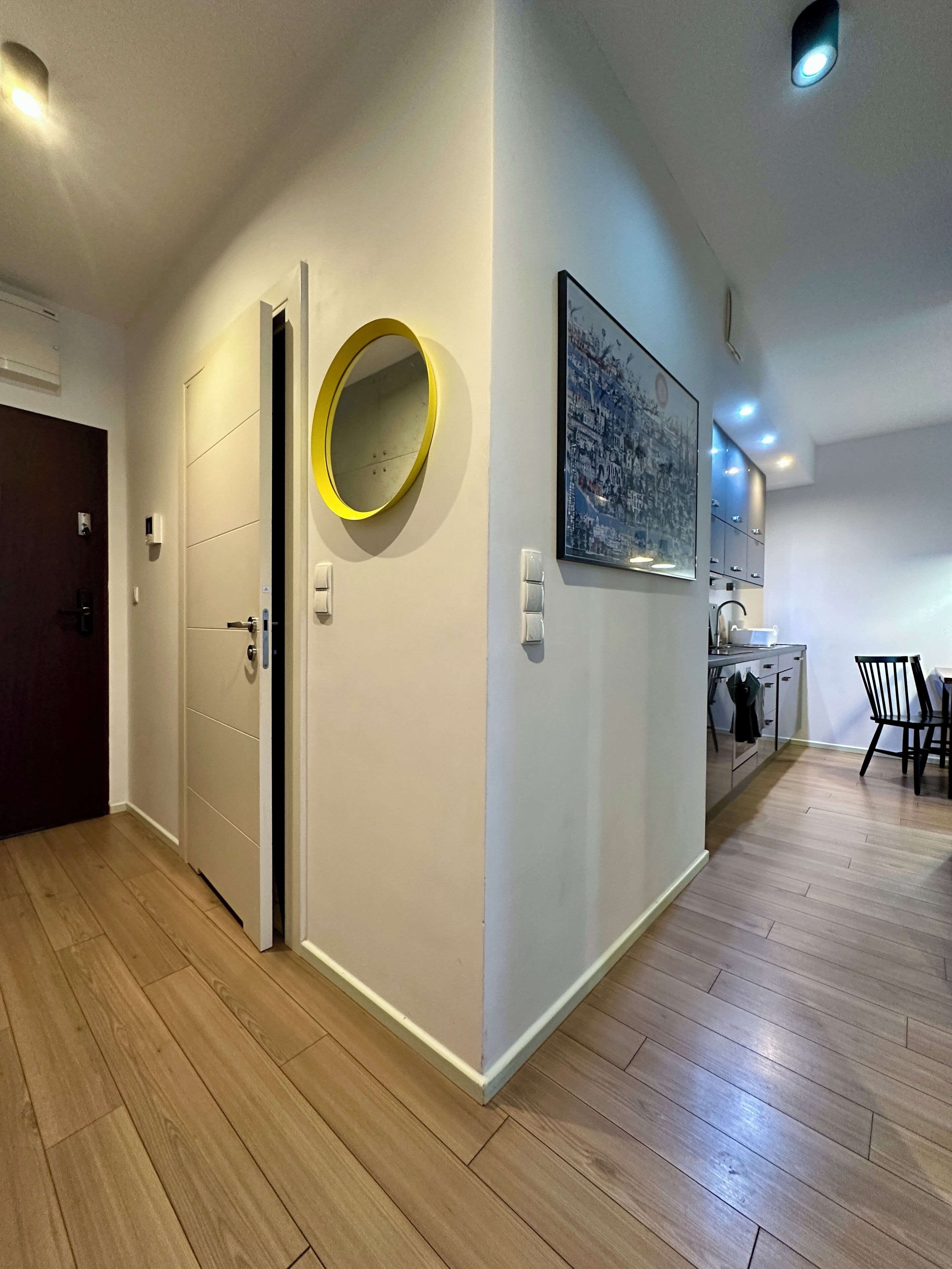 Junior Apartment, 1 Bedroom, Non Smoking, Bathtub | Bathroom | Free toiletries, hair dryer, towels