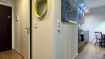 Junior Apartment, 1 Bedroom, Non Smoking, Bathtub | Bathroom | Free toiletries, hair dryer, towels