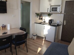 Comfort Apartment, 1 Bedroom, Sea View, Sea Facing | Private kitchenette - Ashdod Suites Beachfront apartment (Ashdod)