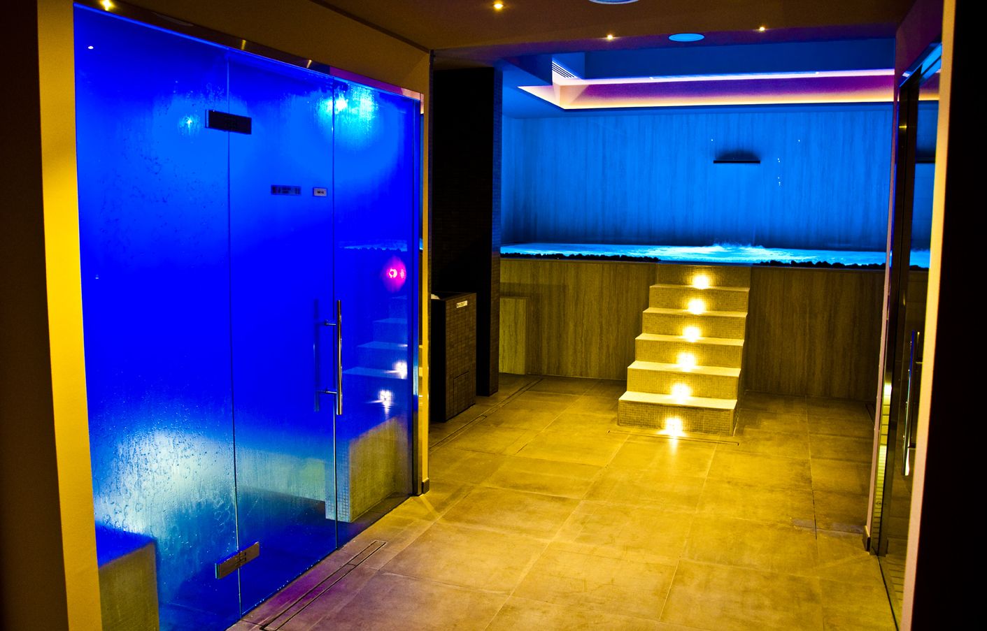 couples treatment room(s), sauna, hot tub, steam room