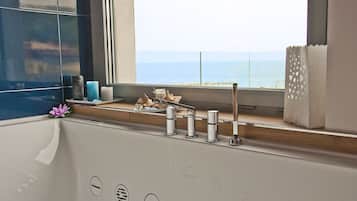 Down duvets, in-room safe, desk, blackout curtains