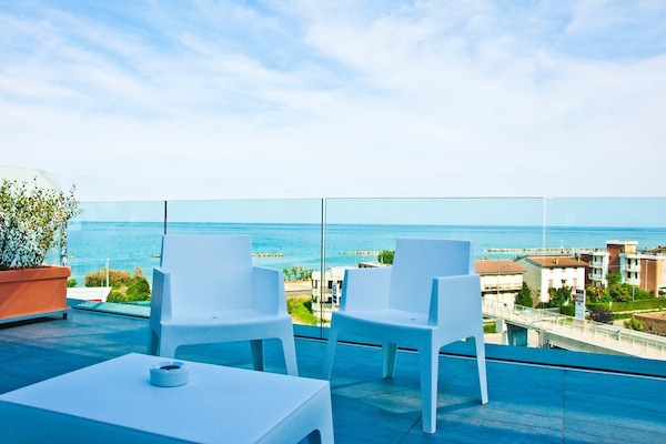 Premium Studio Suite, 1 Queen Bed, Hot Tub, Sea View | Terrace/patio