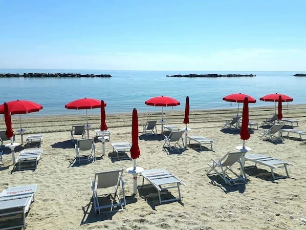 Private beach, sun-loungers, beach umbrellas, beach towels