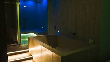 Behandlungsräume für Paare, Sauna, Whirlpool, Dampfbad