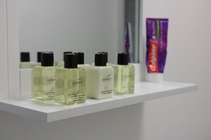 Huis, 4 slaapkamers | Badkamer | Een douche, gratis toiletartikelen, een haardroger, handdoeken