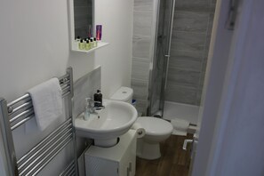 House, 4 Bedrooms | Bathroom | Shower, free toiletries, hair dryer, towels
