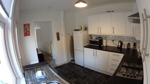 House, 4 Bedrooms | Private kitchen | Full-sized fridge, microwave, oven, stovetop - Langton House (Liverpool)