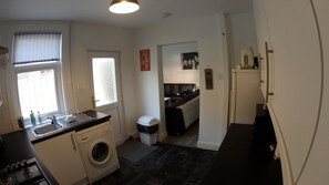 House, 4 Bedrooms | Private kitchen | Full-sized fridge, microwave, oven, stovetop - Langton House (Liverpool)