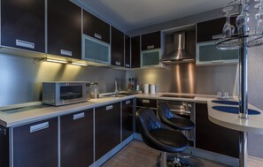 Appartement, 1 chambre | Cuisine privée | Grand réfrigérateur, micro-ondes