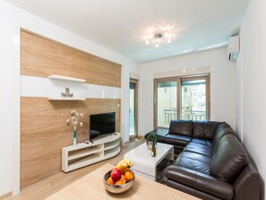 Deluxe Apartment, 1 Bedroom | Living room