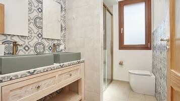 Villa, 2 Bedrooms | Bathroom | Shower, hair dryer, bidet, towels
