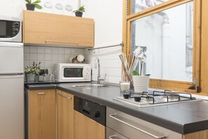 Apartment | Private kitchenette | Fridge, oven, stovetop, electric kettle - Signoria Imperial (Florence)
