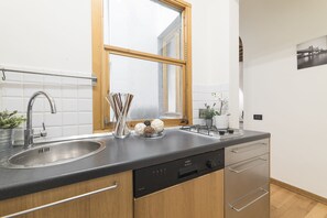 Apartment | Private kitchenette | Fridge, oven, stovetop, electric kettle - Signoria Imperial (Florence)