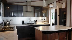 Mobile Home | Private kitchen - Wild Rose Caravan Park (Appleby-in-Westmorland)