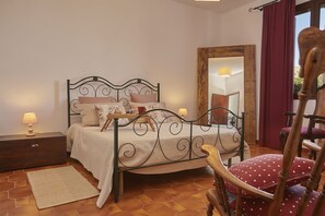 Villa panoramique, 2 chambres, vue sur la mer | 3 chambres, décor unique, ameublement unique, bureau