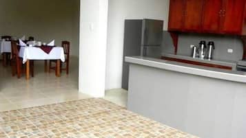 Tägliches inbegriffenes kontinentales Frühstück