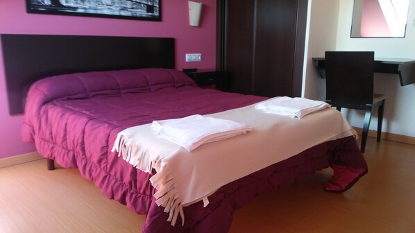 Superior Double Room | Desk, rollaway beds, bed sheets