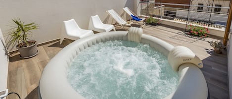 Bain à remous extérieur