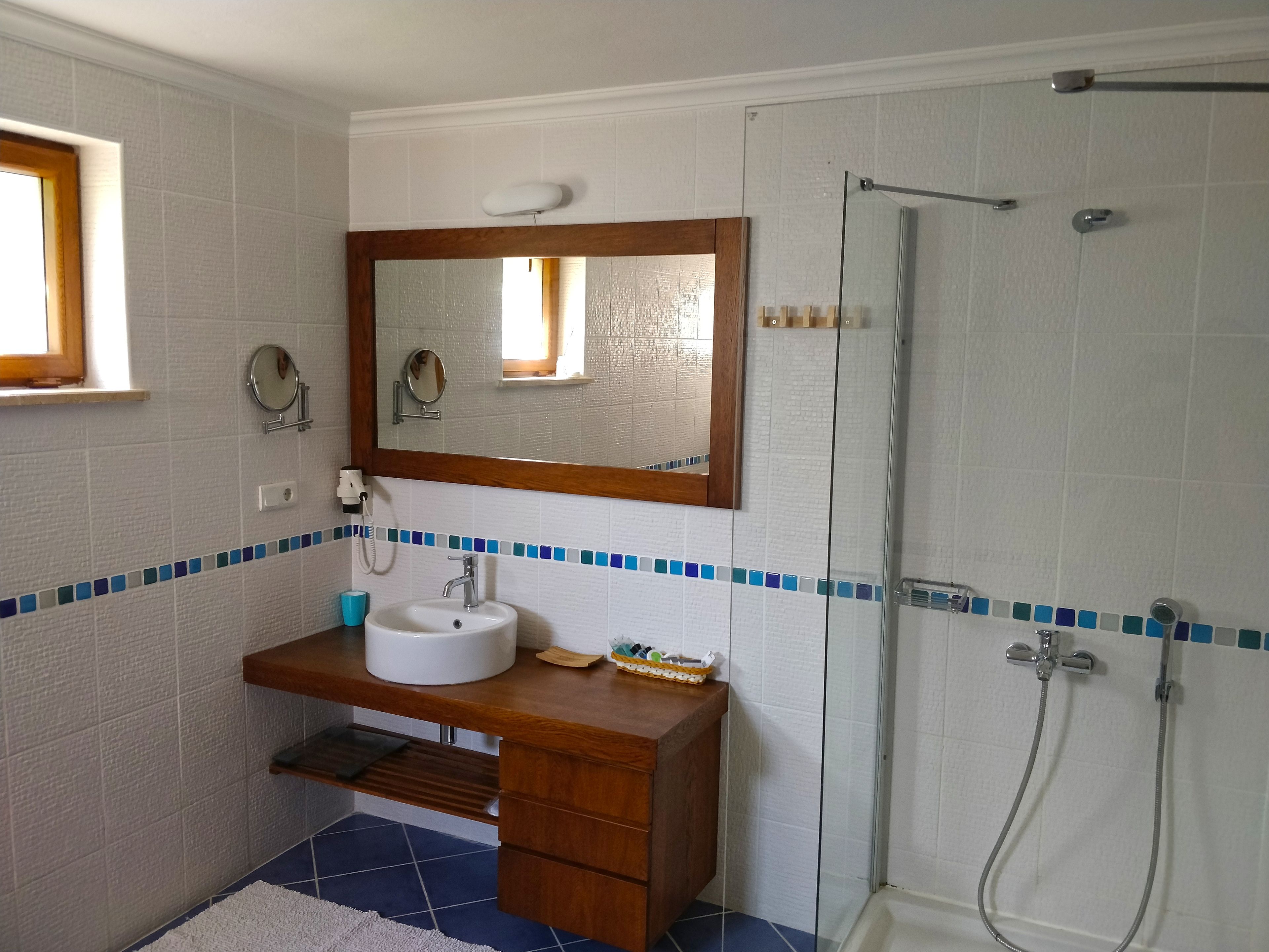 shower, free toiletries, hair dryer, slippers