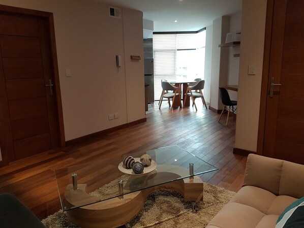 Leilighet, 2 soverom | Oppholdsområde | Smart-TV