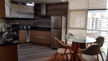 Apartment, 2 Bedrooms | Dapur peribadi | Peti sejuk, ketuhar gelombang mikro, ketuhar, dapur