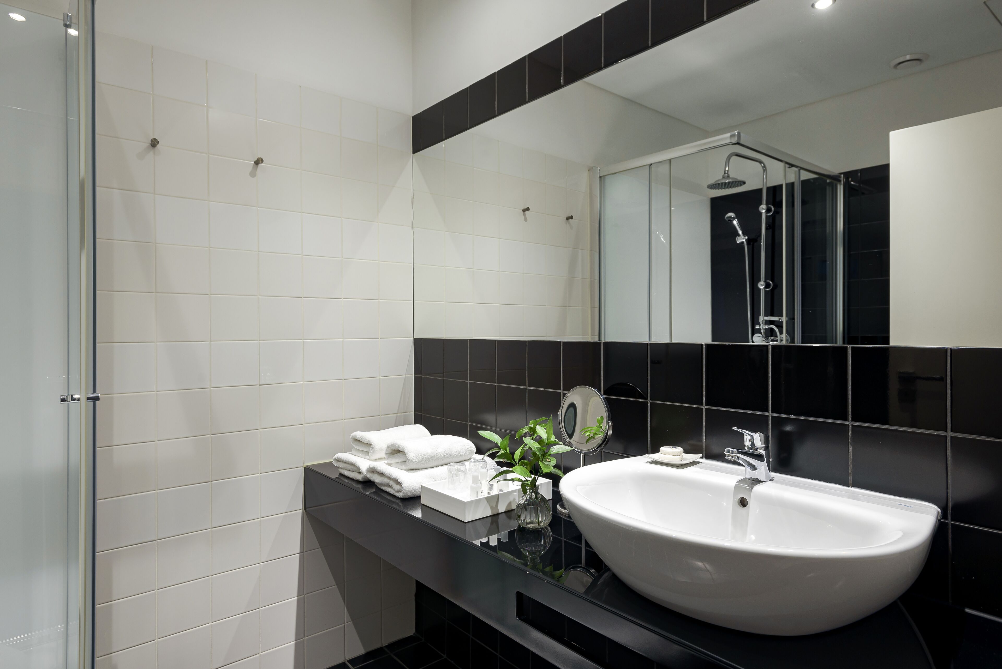 Photo - B The Guest Downtown