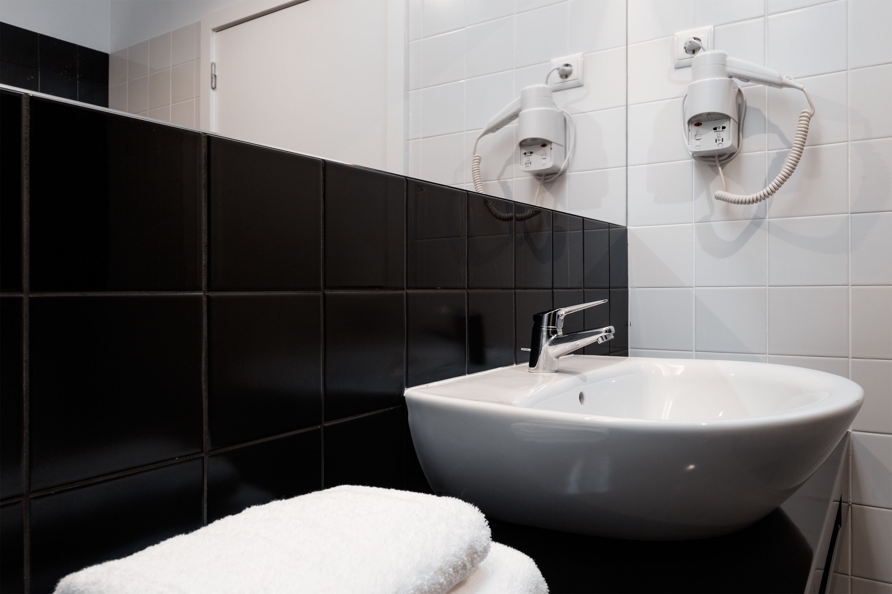 Photo - B The Guest Downtown