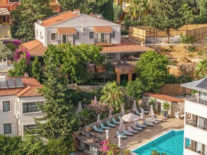 A residential property with a swimming pool, lounge chairs, and a garden. - True Blue Boutique Hotel Kalkan (Kas)