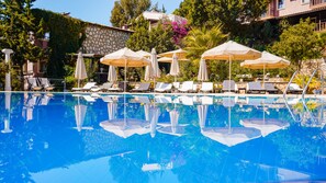 Seasonal outdoor pool, open 8:30 AM to 8:30 PM, pool umbrellas - True Blue Boutique Hotel Kalkan (Kas)