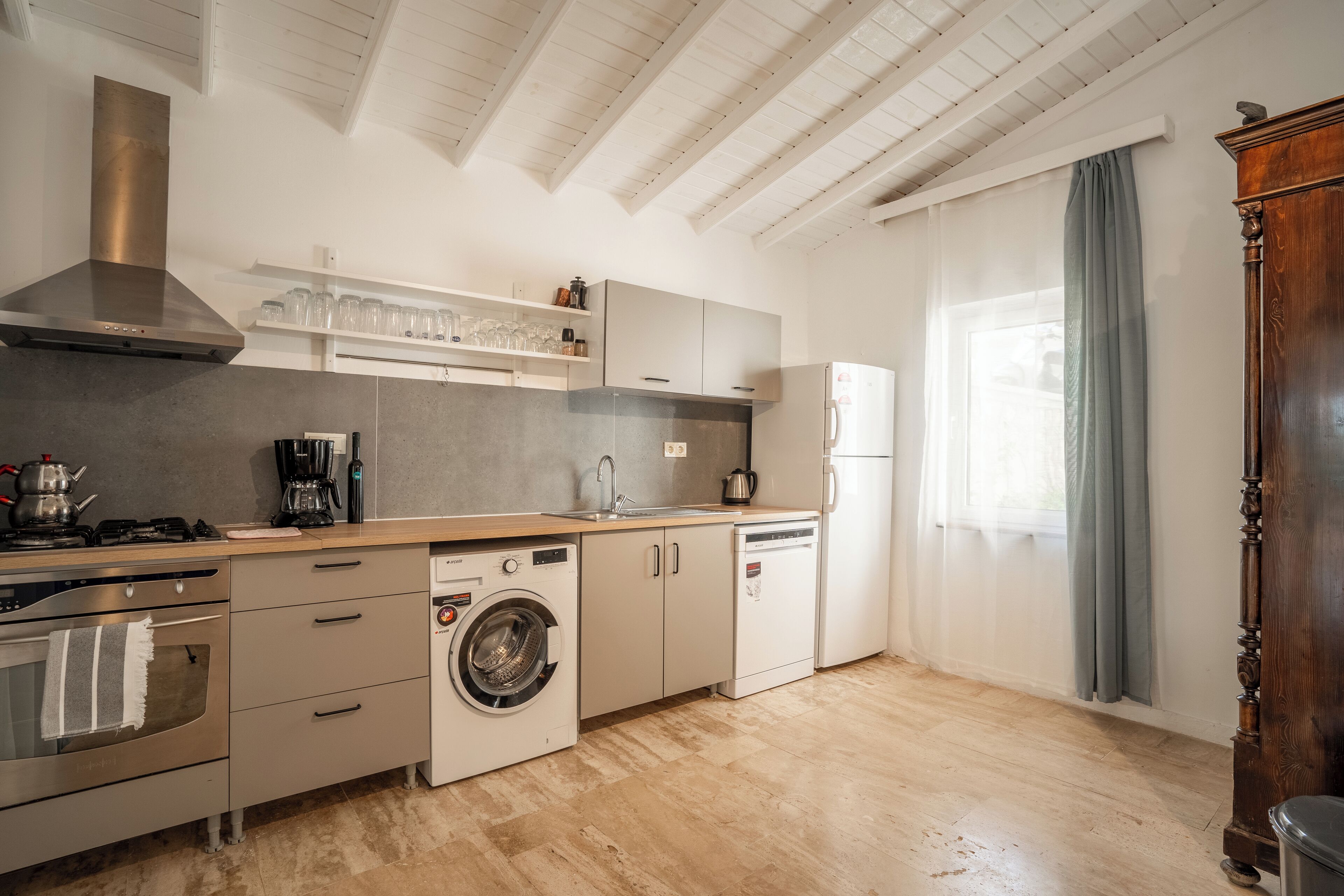 comfort villa, 4 bedrooms, lanai, sea view | private kitchen | mini-fridge, electric kettle