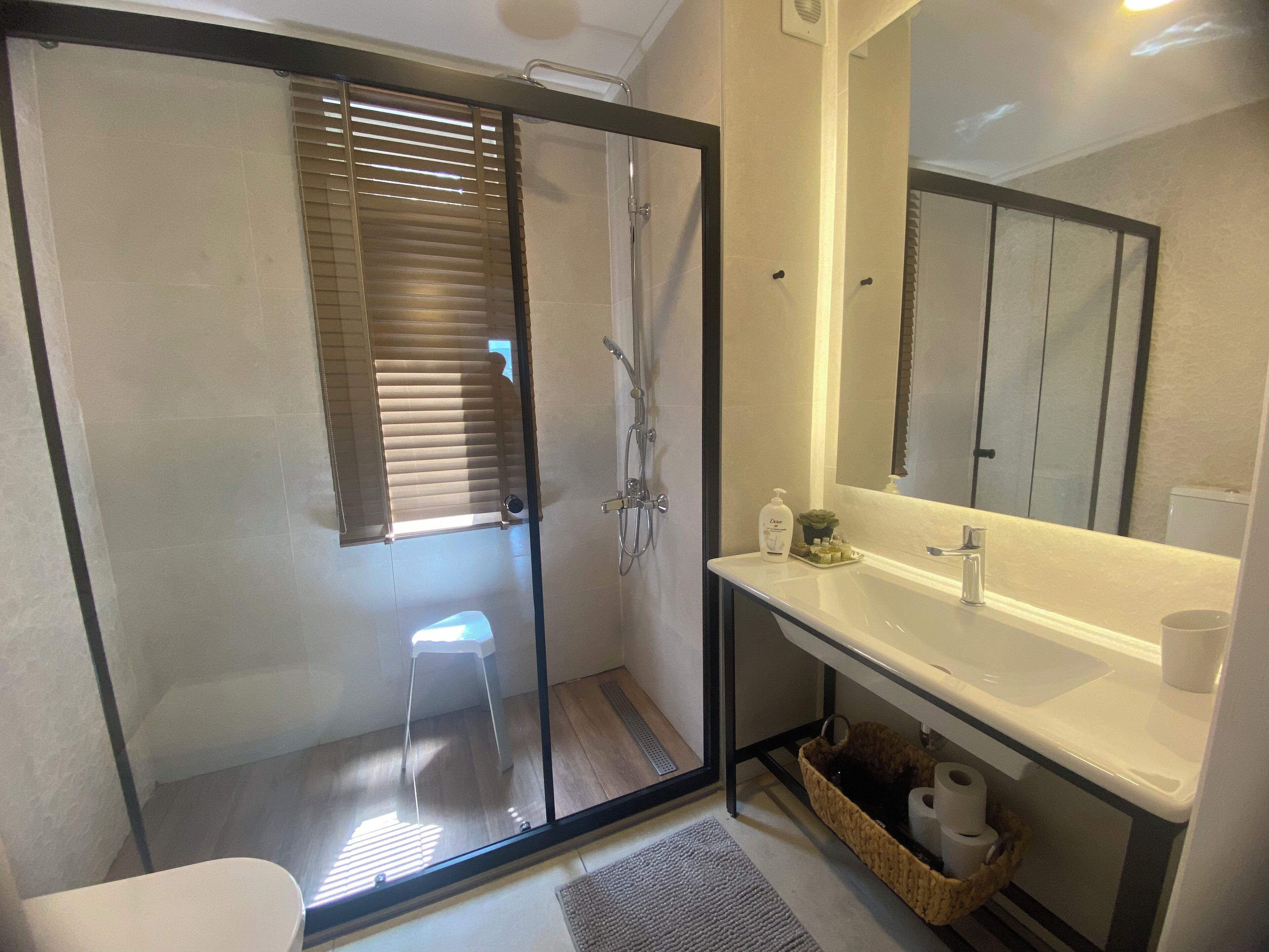 family cottage, 2 bedrooms, balcony | bathroom | shower, free toiletries, hair dryer, slippers