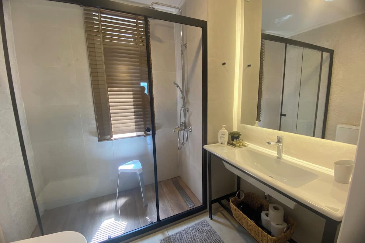 family cottage, 2 bedrooms, balcony | bathroom | shower, free toiletries, hair dryer, slippers